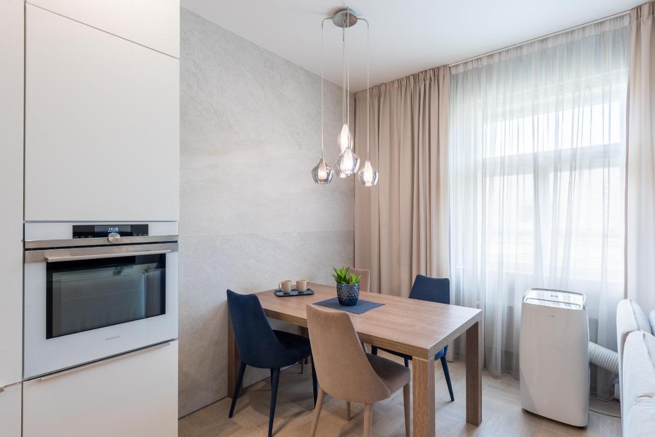 New Luxury Apt With Ac&Parking In The Center Of Prague Apartment Екстериор снимка