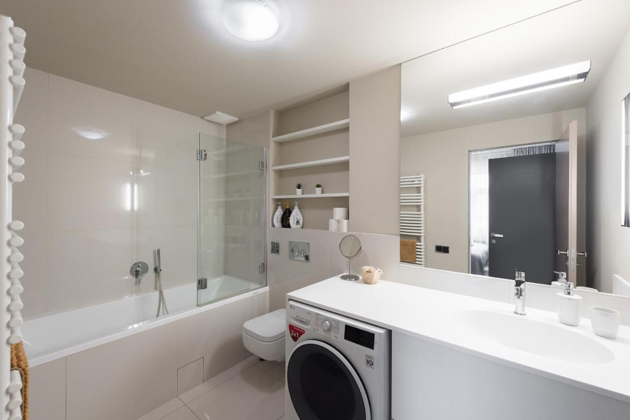 New Luxury Apt With Ac&Parking In The Center Of Prague Apartment Екстериор снимка