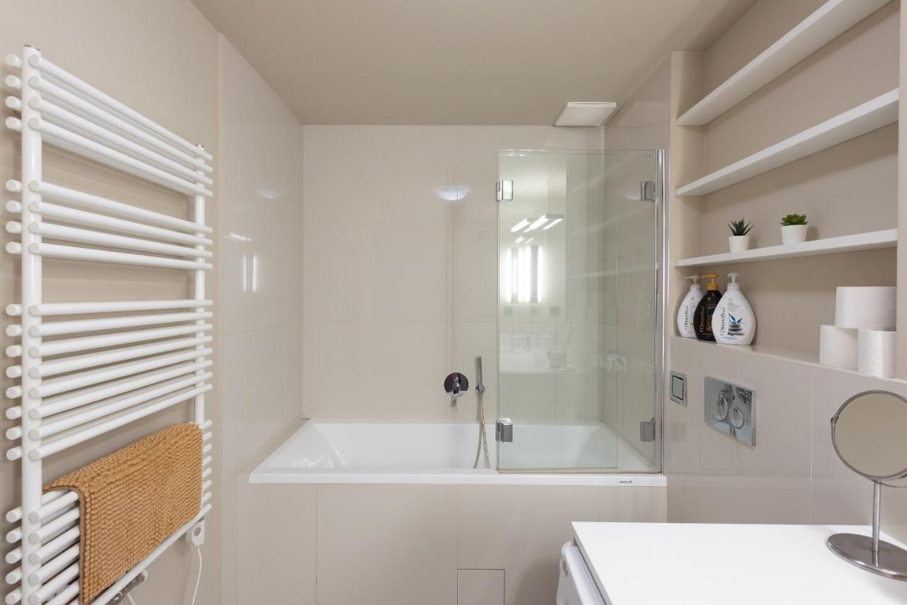 New Luxury Apt With Ac&Parking In The Center Of Prague Apartment Екстериор снимка